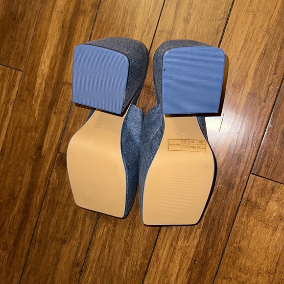 Denim heel. Never been worn. Size 8. - Picture 4 of 4